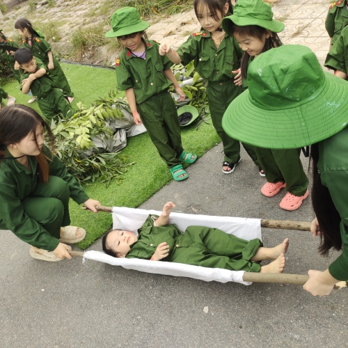 Diễn tập làm cô chú bộ đội cs2