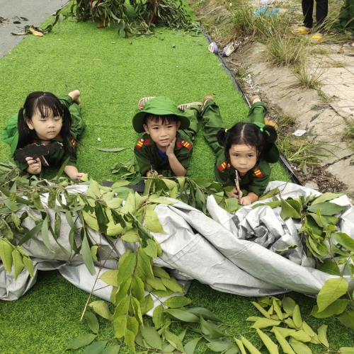 Diễn tập làm cô chú bộ đội cs2