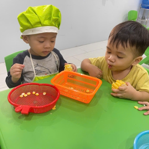 Bé học làm bánh cs4