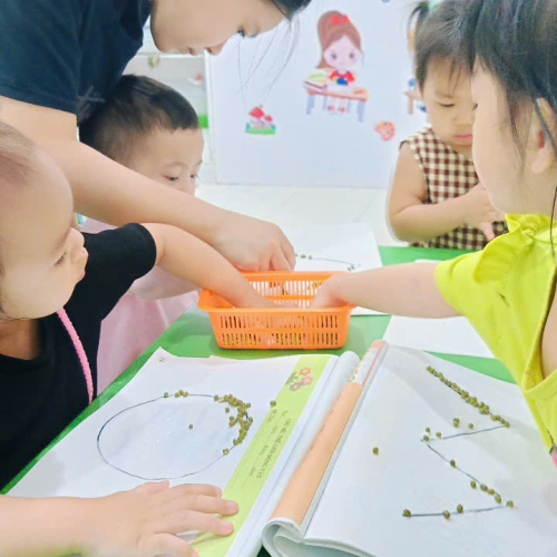 Làm thiệp tặng mẹ yêu