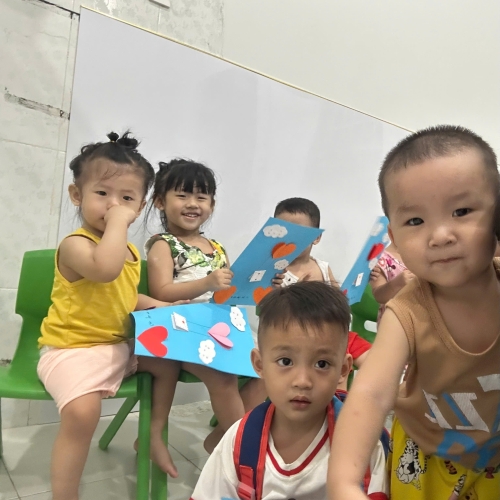 Làm thiệp tặng mẹ yêu