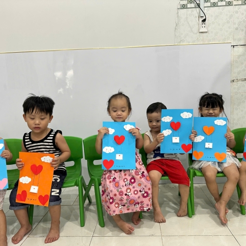 Làm thiệp tặng mẹ yêu