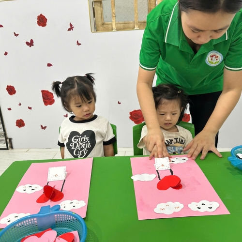 Làm thiệp tặng mẹ yêu