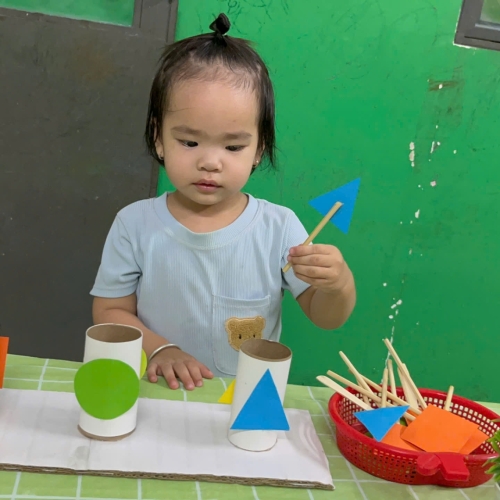 Lớp mầm phân biệt hình học