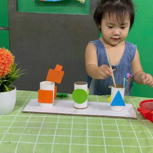 Lớp mầm phân biệt hình học