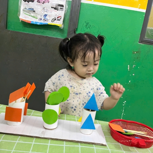 Lớp mầm phân biệt hình học