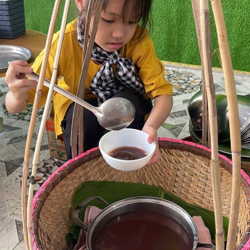 Trải nghiệm gánh chè tuổi thơ