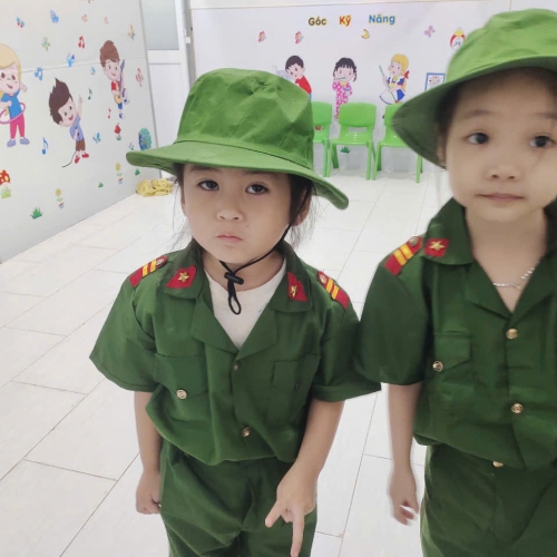 Diễn tập làm cô chú bộ đội
