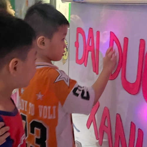 Du ngoạn Thủy cung lung linh