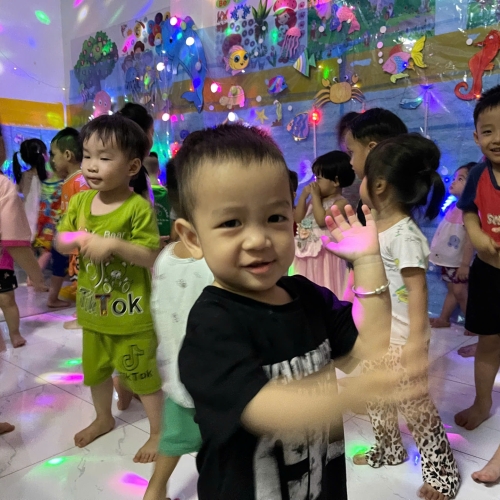 Du ngoạn Thủy cung lung linh