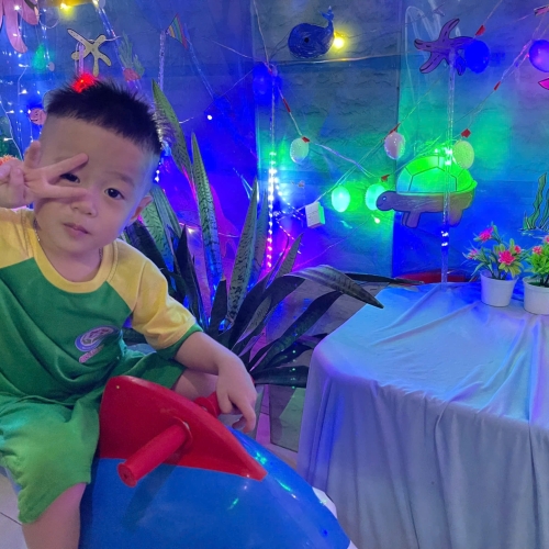 Du ngoạn Thủy cung lung linh