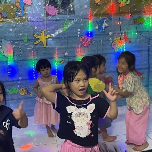 Du ngoạn Thủy cung lung linh