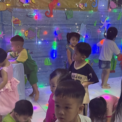 Du ngoạn Thủy cung lung linh