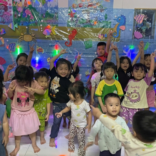 Du ngoạn Thủy cung lung linh