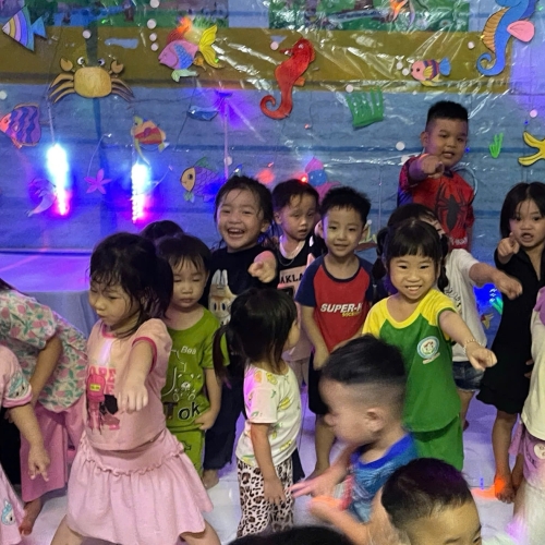 Du ngoạn Thủy cung lung linh