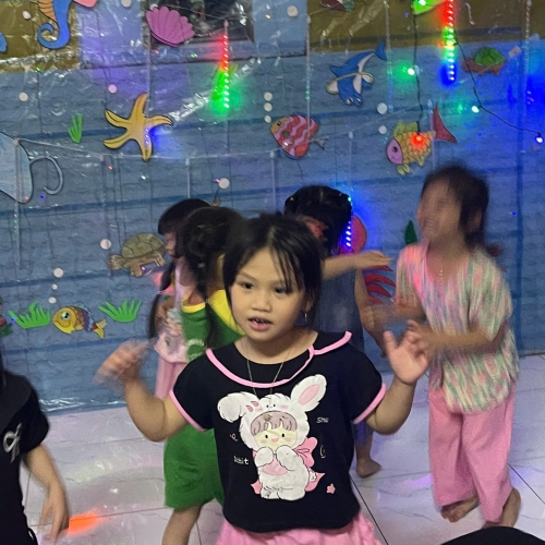 Du ngoạn Thủy cung lung linh