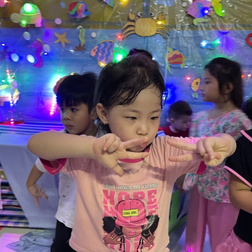 Du ngoạn Thủy cung lung linh