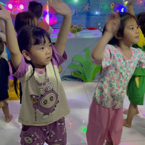 Du ngoạn Thủy cung lung linh