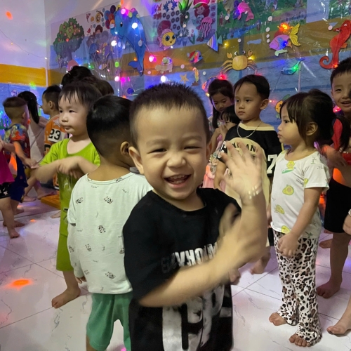 Du ngoạn Thủy cung lung linh