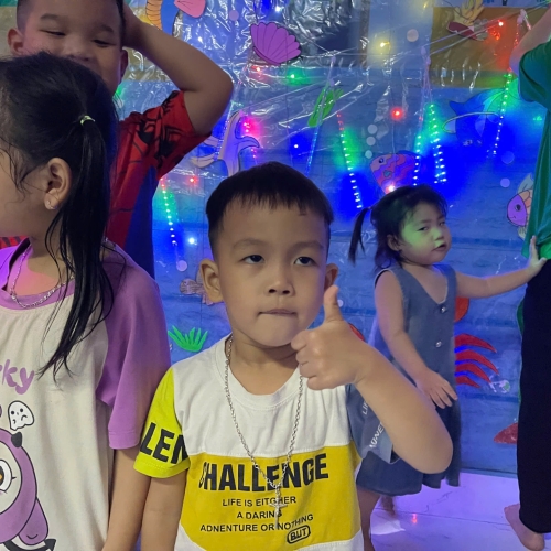 Du ngoạn Thủy cung lung linh