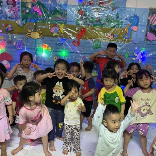 Du ngoạn Thủy cung lung linh