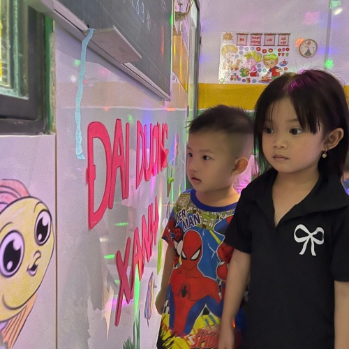 Du ngoạn Thủy cung lung linh