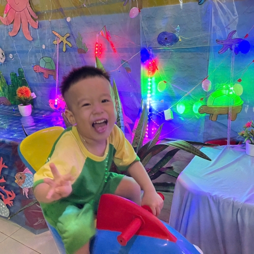 Du ngoạn Thủy cung lung linh