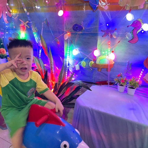 Du ngoạn Thủy cung lung linh