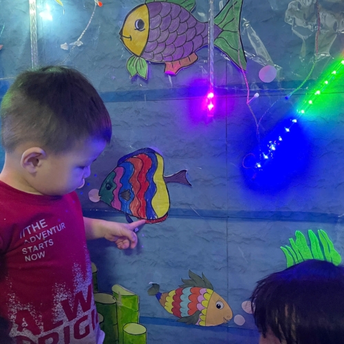 Du ngoạn Thủy cung lung linh