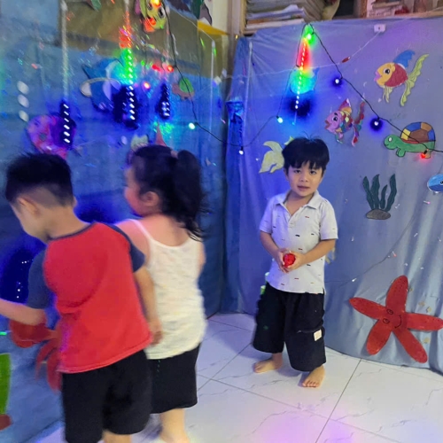 Du ngoạn Thủy cung lung linh