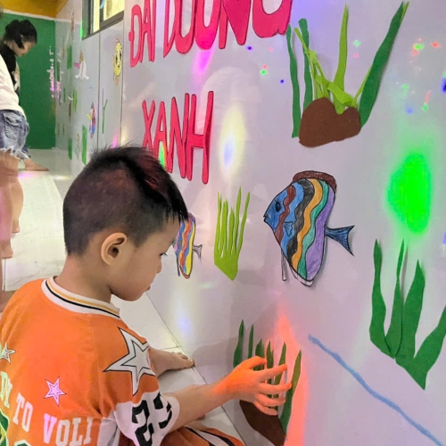 Du ngoạn Thủy cung lung linh