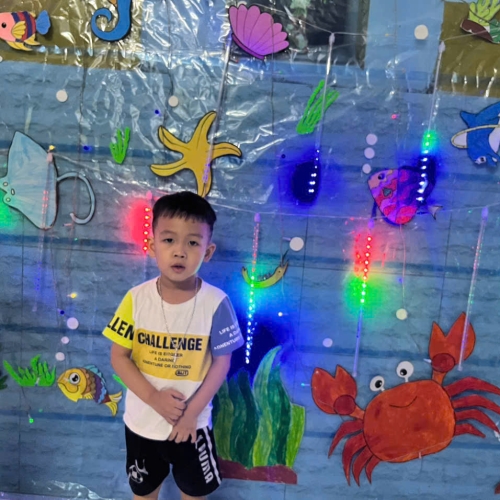 Du ngoạn Thủy cung lung linh