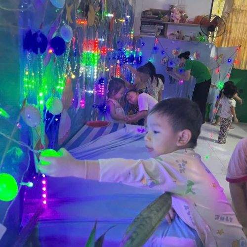 Du ngoạn Thủy cung lung linh