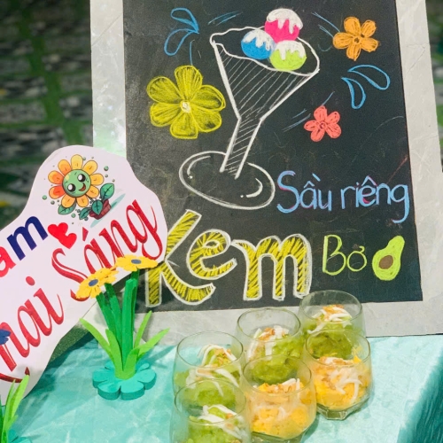 Bé làm kem bơ sầu riêng