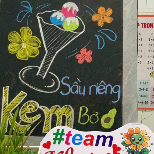 Bé làm kem bơ sầu riêng